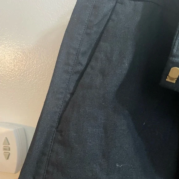 Old Navy Black linen shorts with floral top - Picture 13 of 16